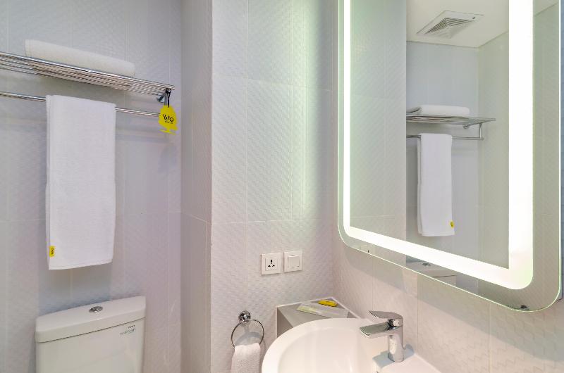 Yello Hotel Jemursari - Oda