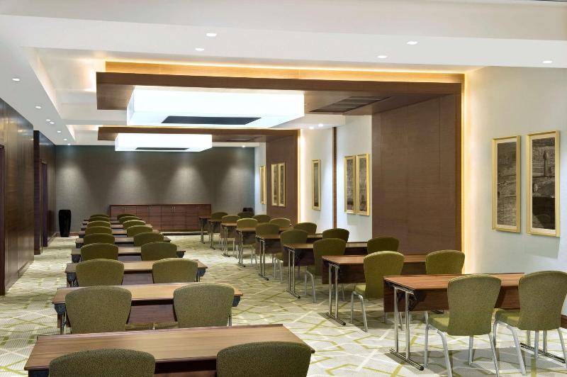 Hilton Garden Inn Dubai Deira - Toplantı