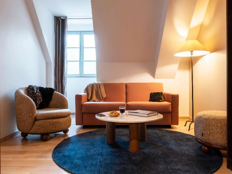 Hotel Castel Maintenon - Handwritten Collection - Oda