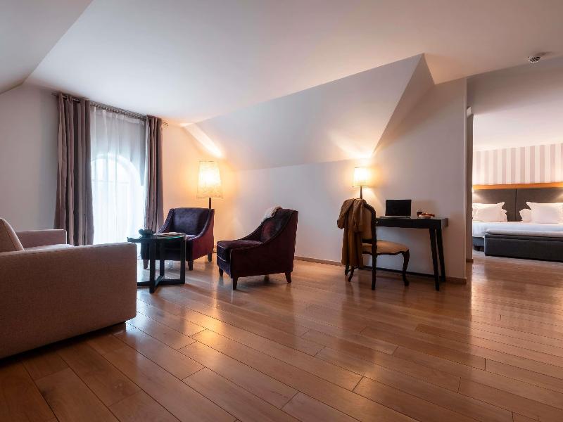 Hotel Castel Maintenon - Handwritten Collection - Oda