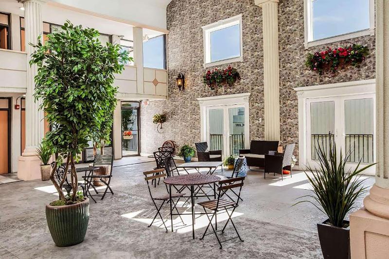 Super 8 by Wyndham Meadowlands - Lobi