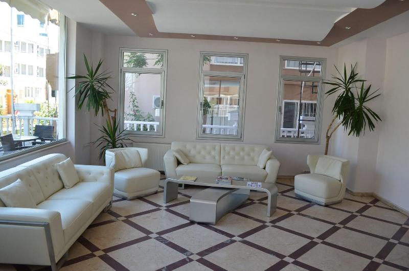 Grand Milano Hotel - Lobi