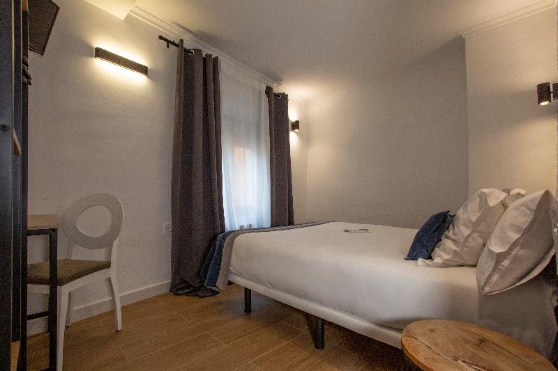 Savoy Hostal - Oda
