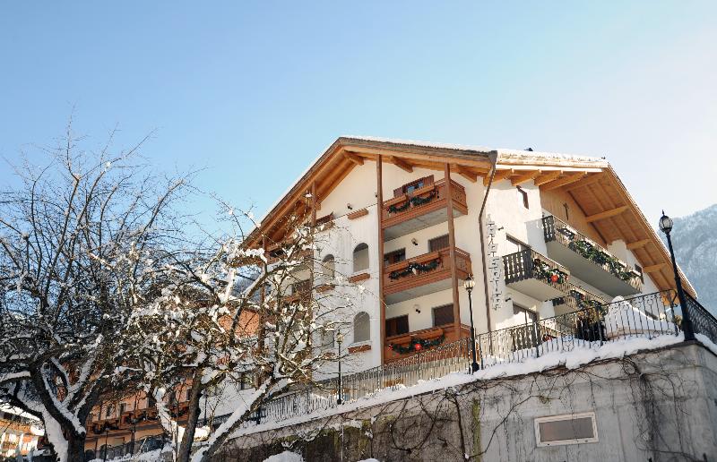 Family Hotel La Perla - Genel