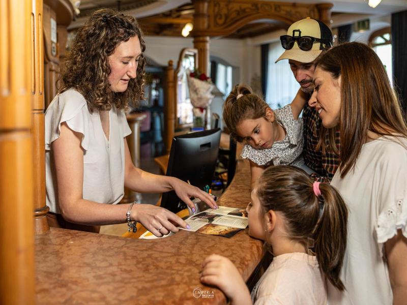 Family Hotel La Perla - Genel