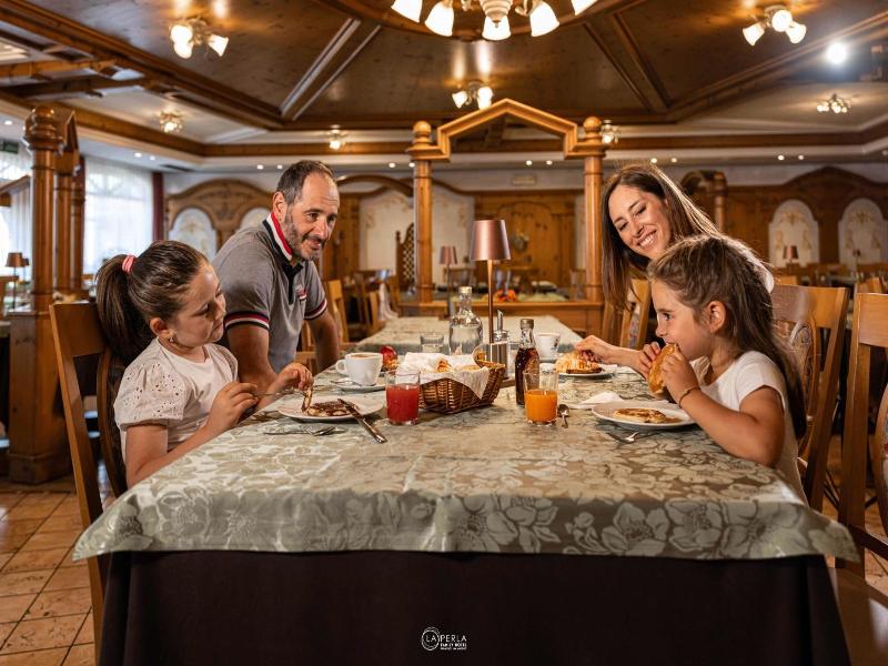 Family Hotel La Perla - Genel