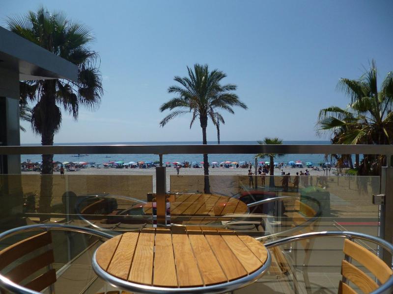 La Caleta Bay - Oda