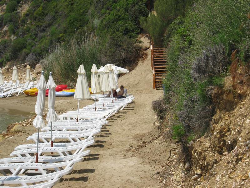 Alonissos Beach Bungalows & Suites Hotel - Plaj