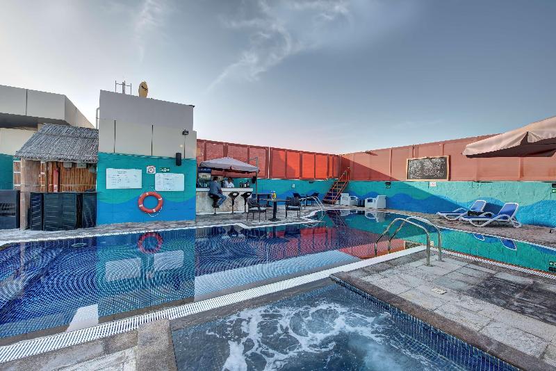 Donatello Hotel Dubai - Havuz
