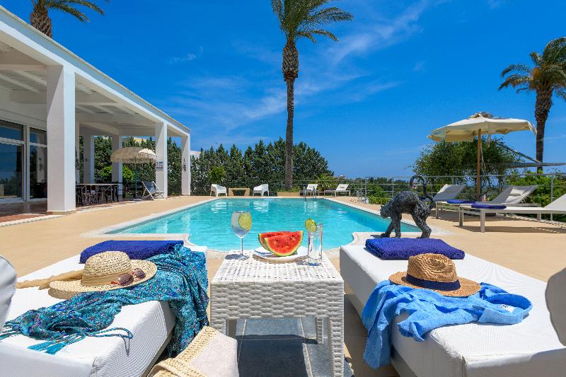 Grande Dame Villa of Rhodes - Havuz