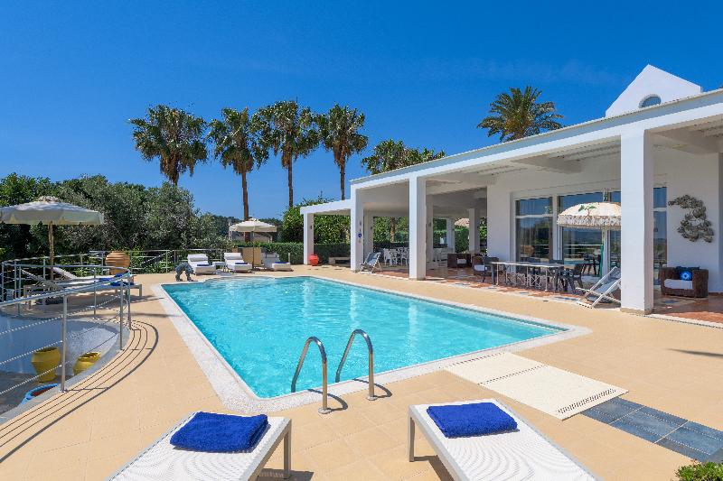 Grande Dame Villa of Rhodes - Havuz