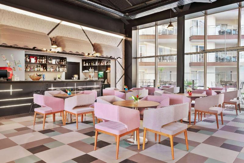 Ramada Hotel & Suites By Wyndham Kusadasi - Bar