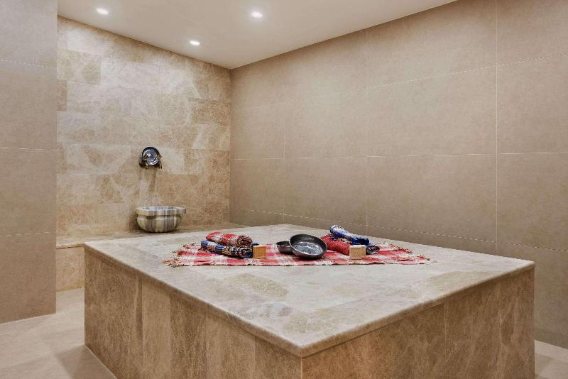 Ramada Hotel & Suites By Wyndham Kusadasi - Toplantı