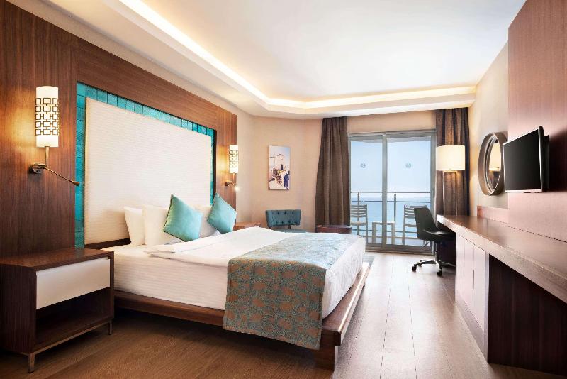 Ramada Hotel & Suites By Wyndham Kusadasi - Oda