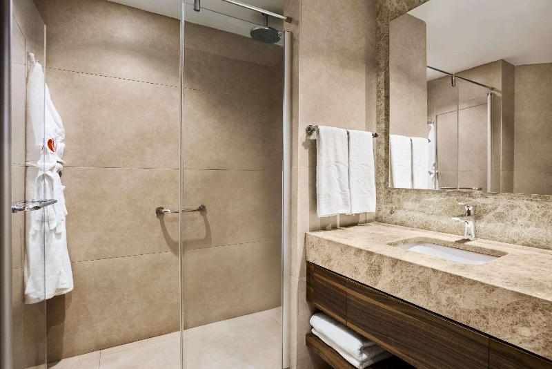 Ramada Hotel & Suites By Wyndham Kusadasi - Oda