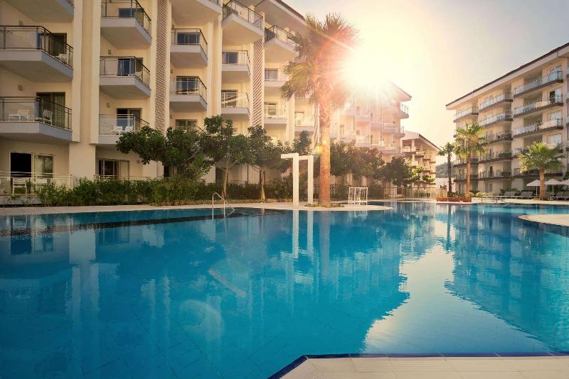 Ramada Hotel & Suites By Wyndham Kusadasi - Havuz