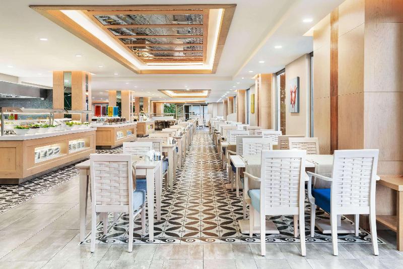 Ramada Hotel & Suites By Wyndham Kusadasi - Restoran