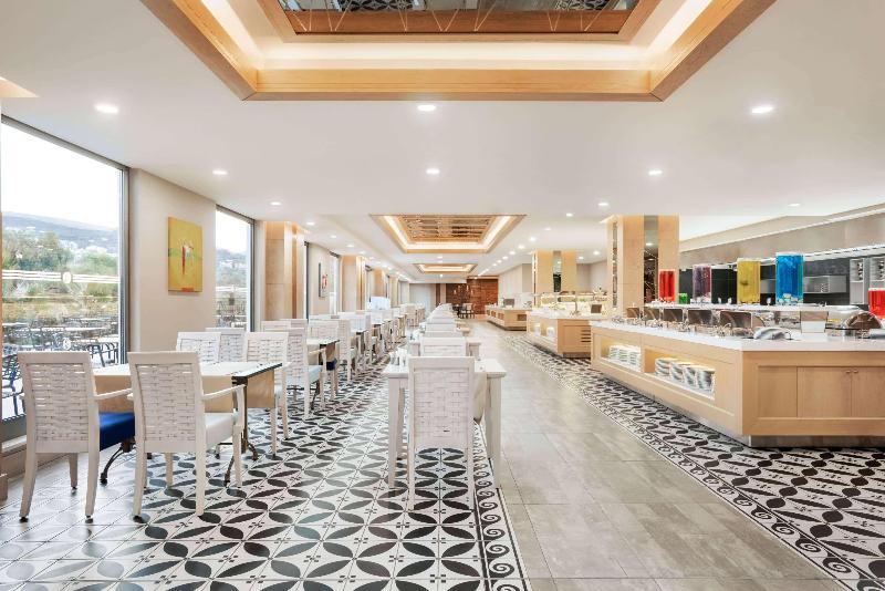 Ramada Hotel & Suites By Wyndham Kusadasi - Restoran