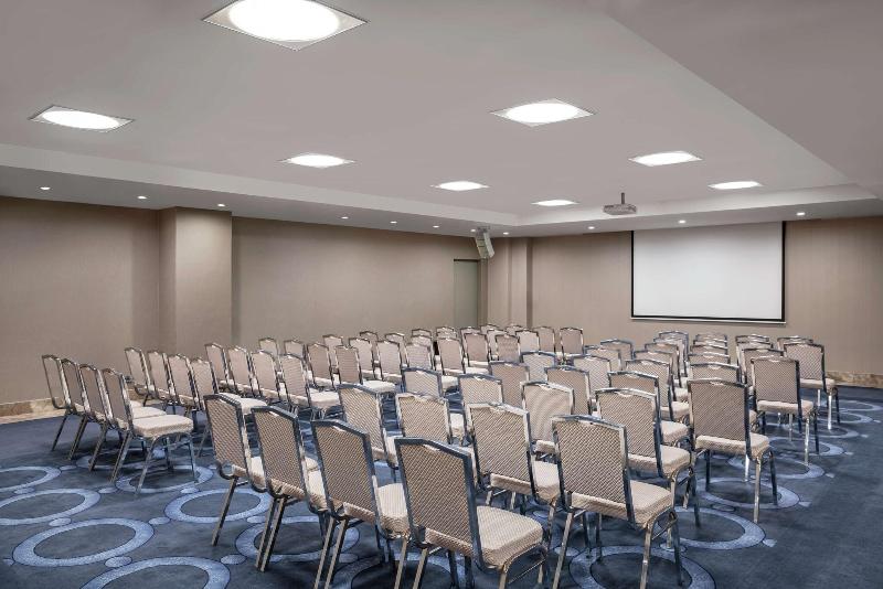 Doubletree By Hilton Istanbul Gayrettepe - Toplantı