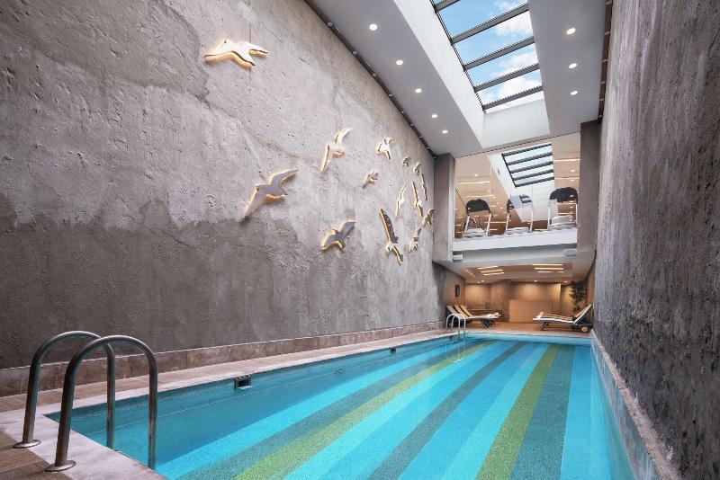 Doubletree By Hilton Istanbul Gayrettepe - Havuz