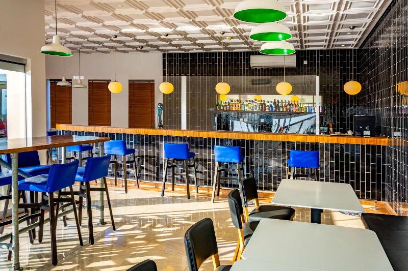 Park Inn by Radisson Hotel & Residence Duqm - Bar