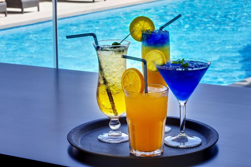 Park Inn by Radisson Hotel & Residence Duqm - Bar