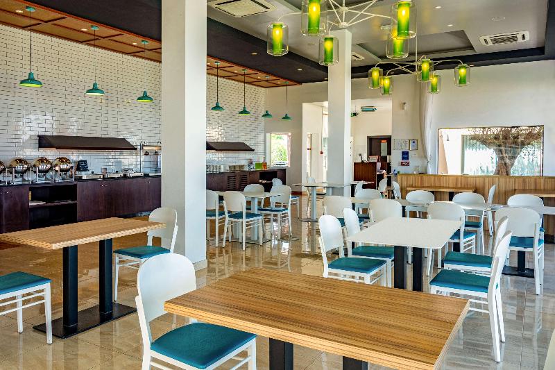 Park Inn by Radisson Hotel & Residence Duqm - Restoran