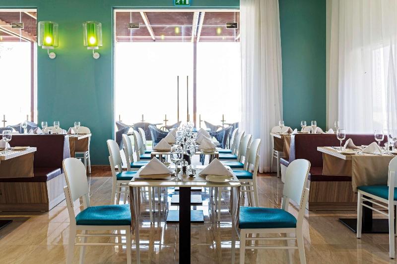 Park Inn by Radisson Hotel & Residence Duqm - Restoran