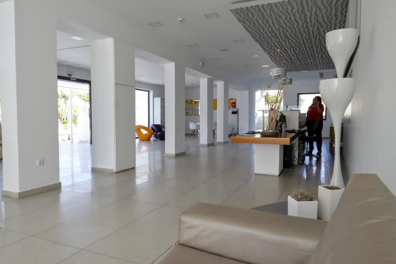 Ellia Hotel - Lobi