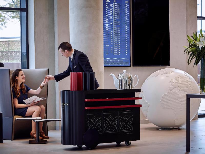 Radisson Bly CDG Airport Havaalanı - Lobi