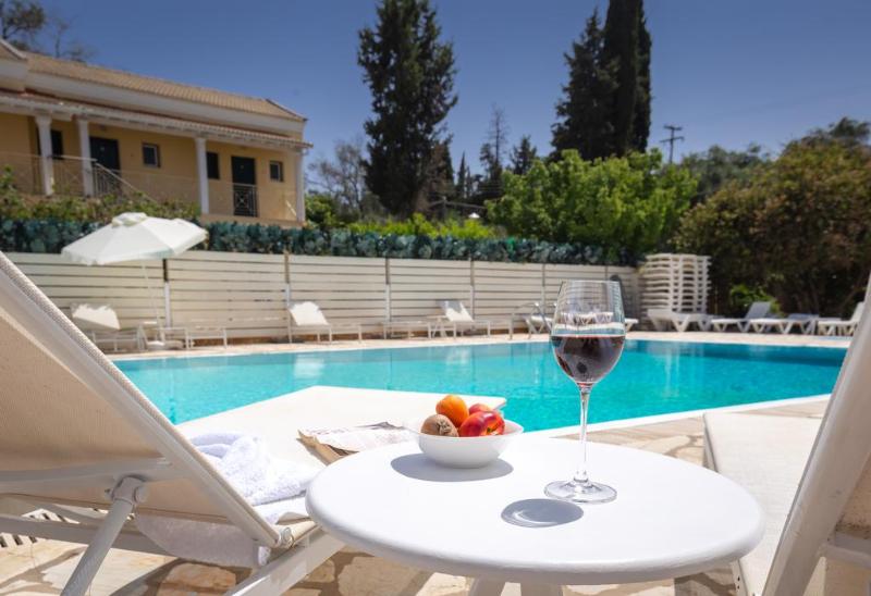 BOHOTEL Eleonas & Annex Apartments - Havuz