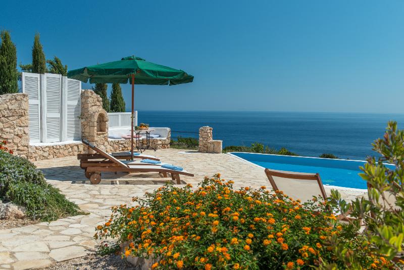 Blue Caves Villas - Genel