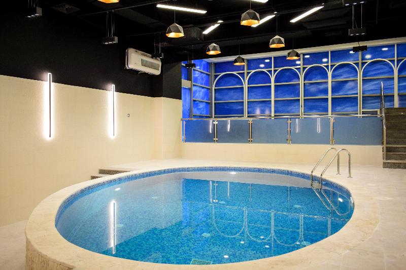 Saraya Corniche Hotel - Havuz
