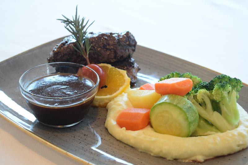 Saraya Corniche Hotel - Restoran