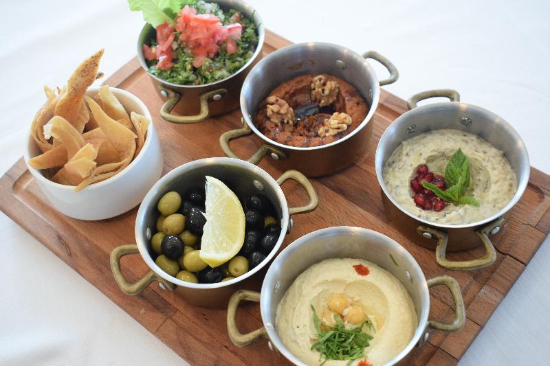 Saraya Corniche Hotel - Restoran