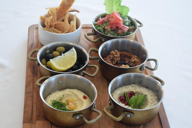 Saraya Corniche Hotel - Restoran