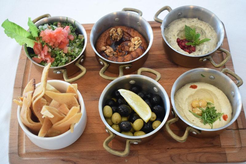 Saraya Corniche Hotel - Restoran
