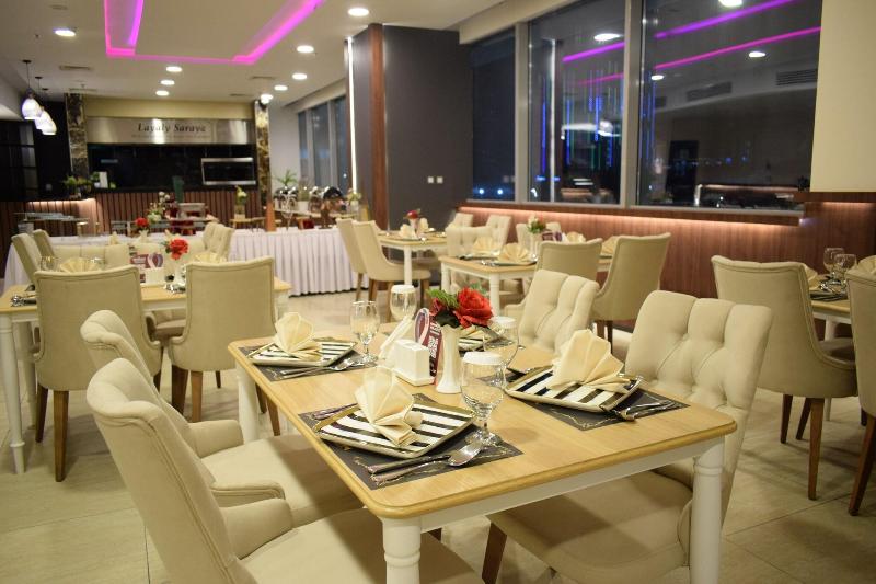 Saraya Corniche Hotel - Restoran