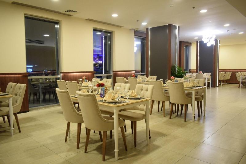 Saraya Corniche Hotel - Restoran