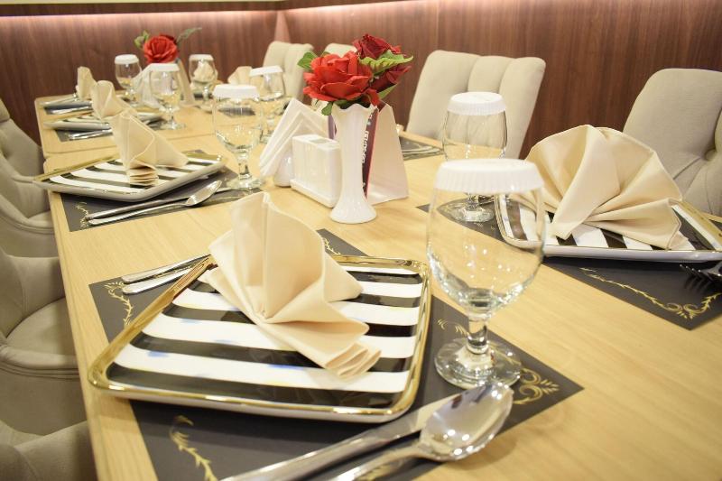 Saraya Corniche Hotel - Restoran