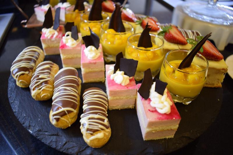 Saraya Corniche Hotel - Restoran