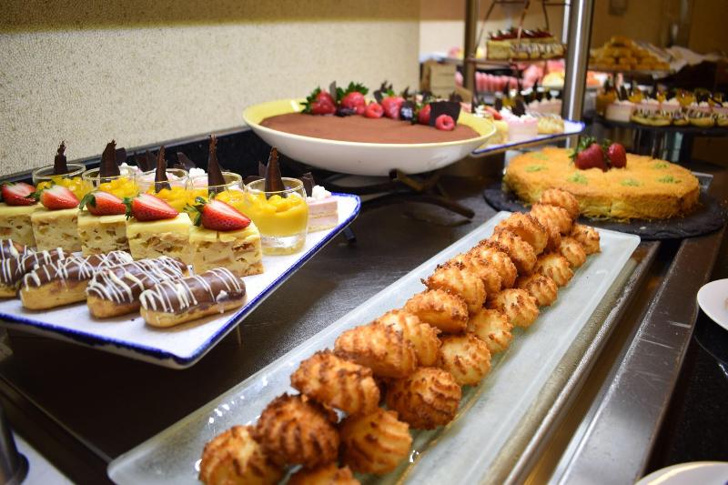 Saraya Corniche Hotel - Restoran