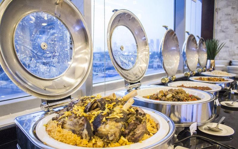 Saraya Corniche Hotel - Restoran