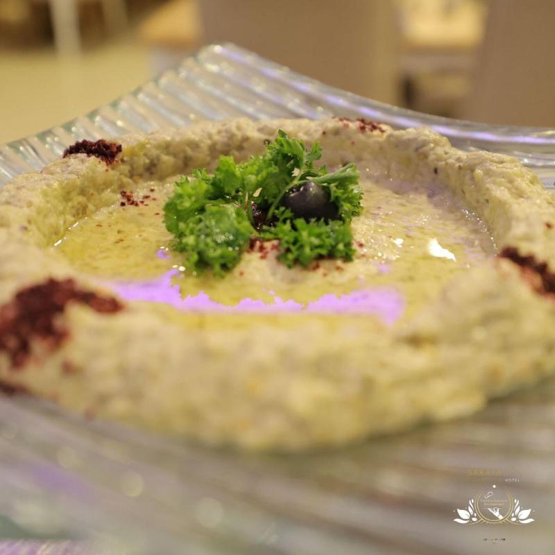 Saraya Corniche Hotel - Restoran