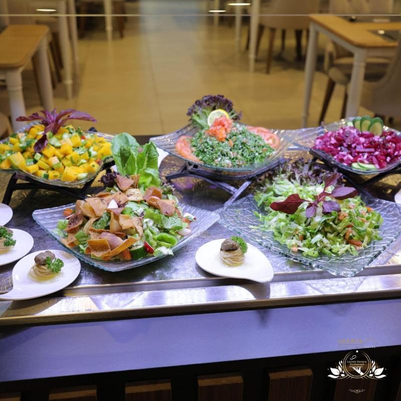 Saraya Corniche Hotel - Restoran