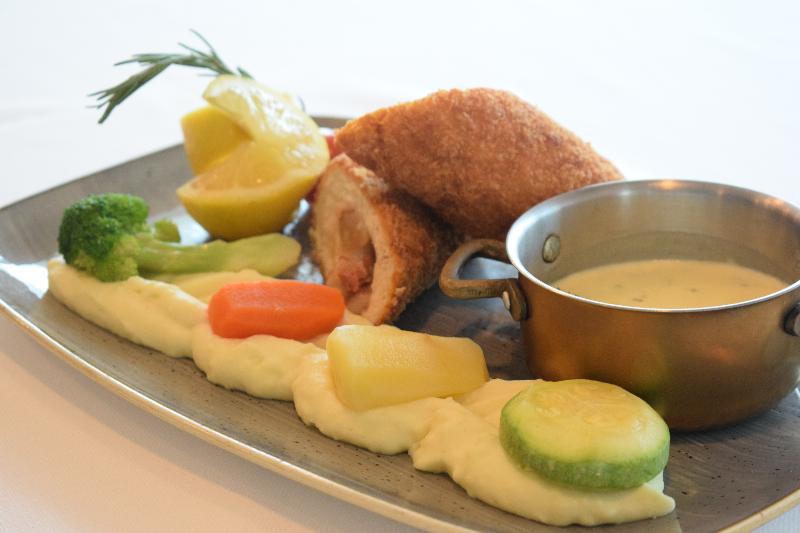 Saraya Corniche Hotel - Restoran