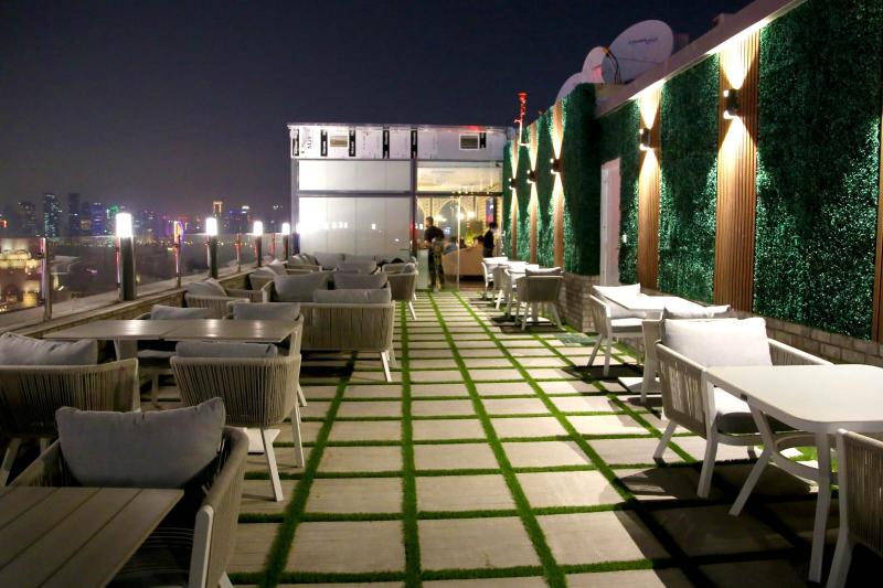 Saraya Corniche Hotel - Teras