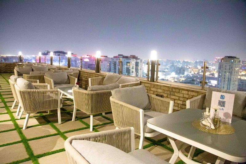 Saraya Corniche Hotel - Teras