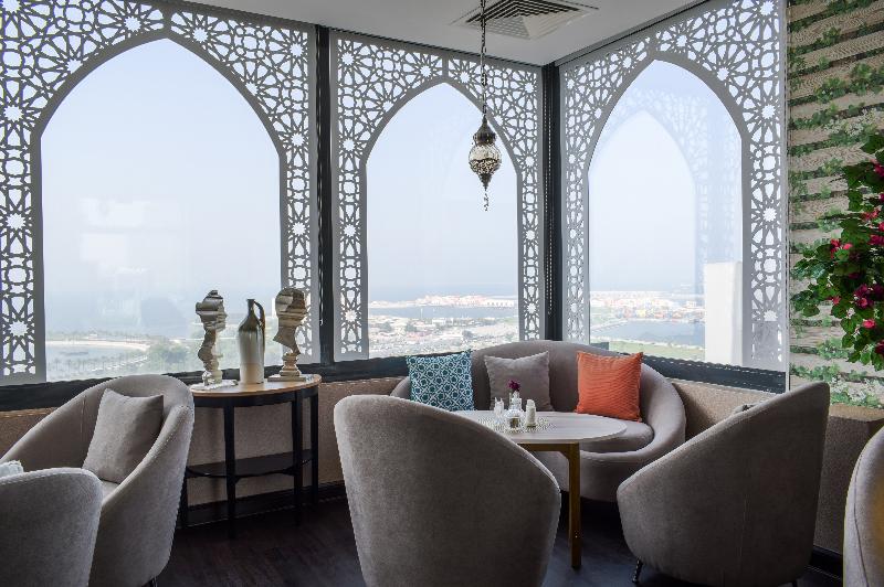 Saraya Corniche Hotel - Teras
