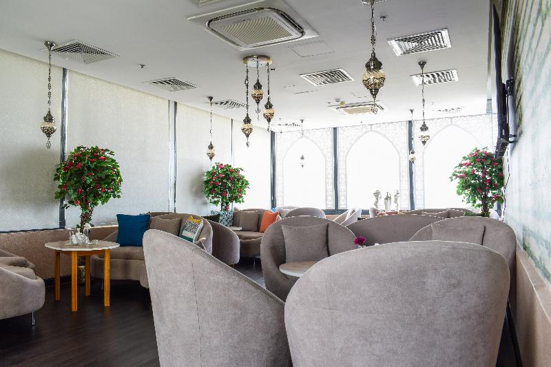 Saraya Corniche Hotel - Teras